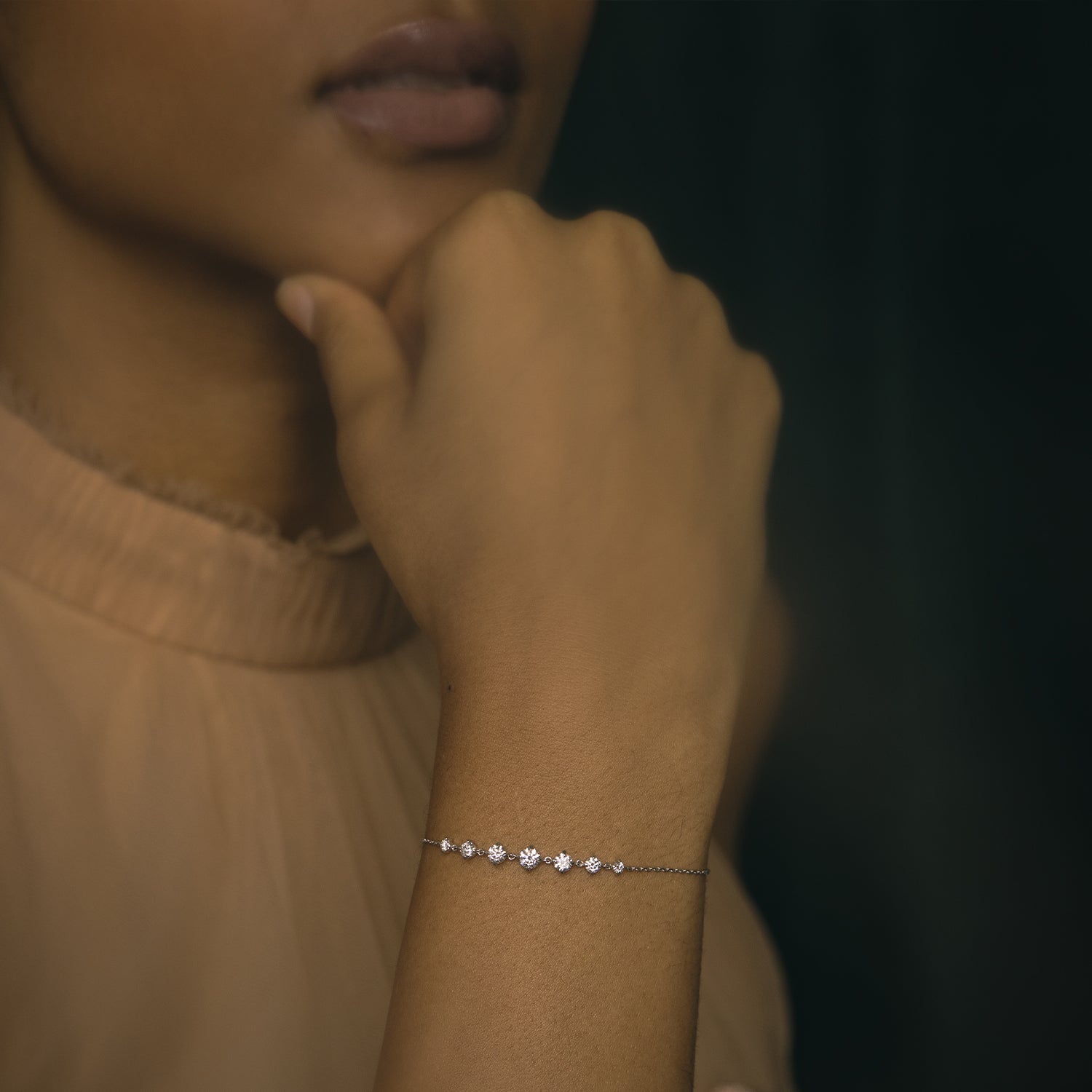 Graduated Round Brilliant Diamond Linked Tennis Bracelet in 14K Solid Gold